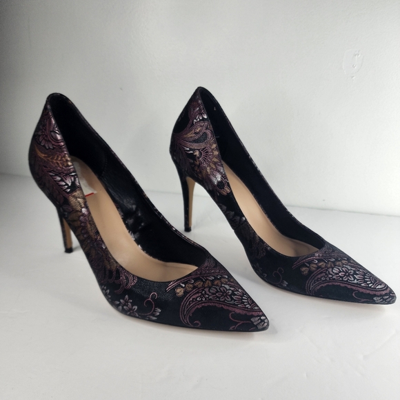 ALDO Black Pointed Floral Heels. - Picture 3 of 10
